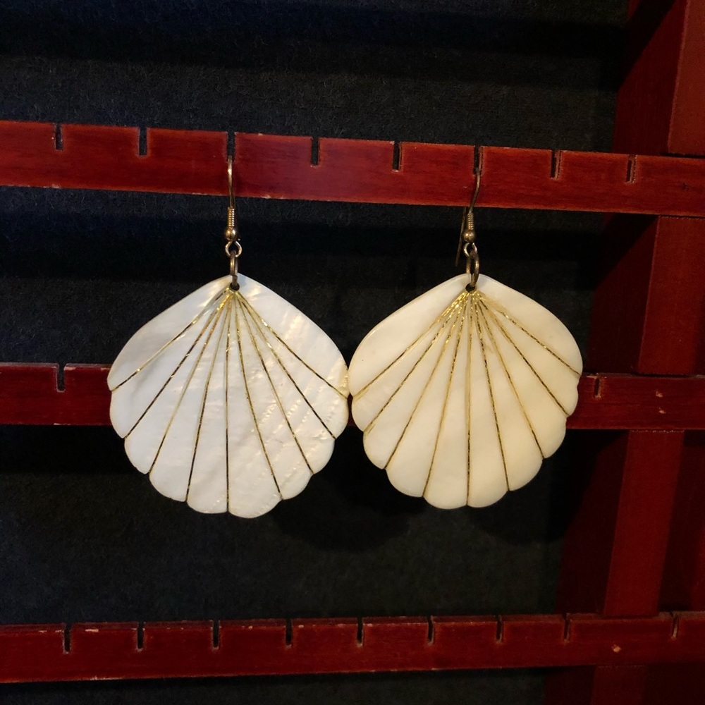 Clam shell earrings